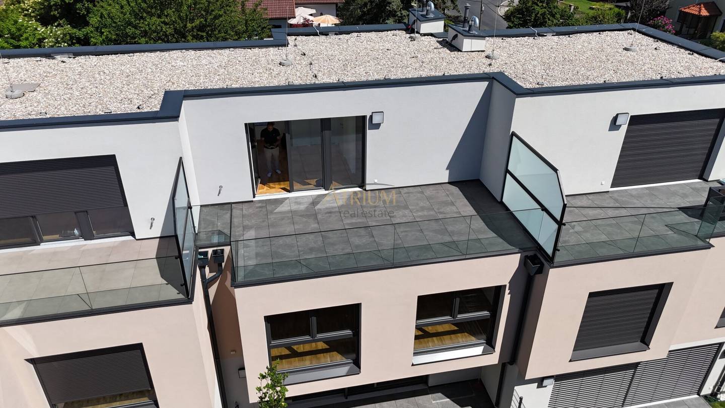 Terraced house with 5 rooms, garden and 2 terraces first occupancy