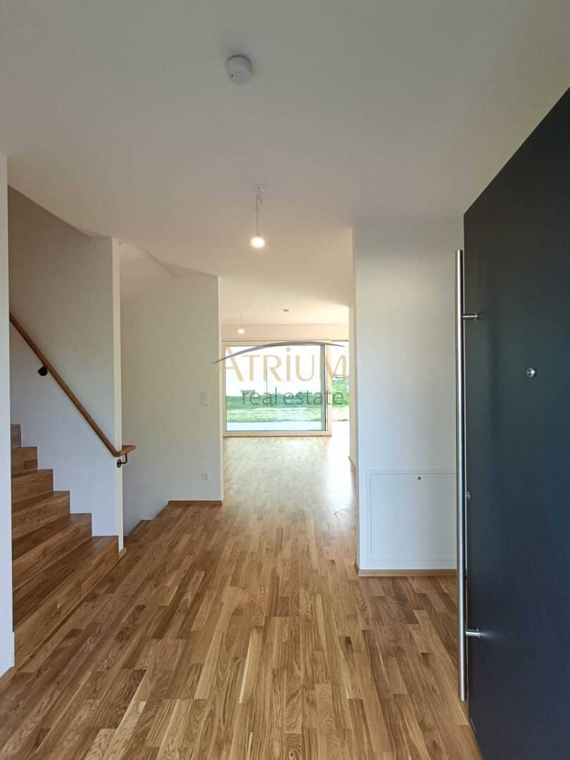 Terraced house with 5 rooms, garden and 2 terraces first occupancy