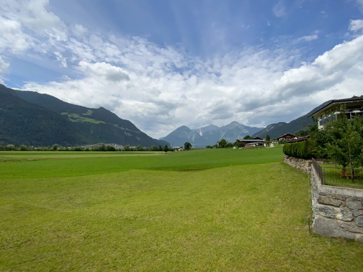 Einfamilienhaus mit Einliegerwohnung in Sonnen-Aussichtslage-vorderes Zillertal