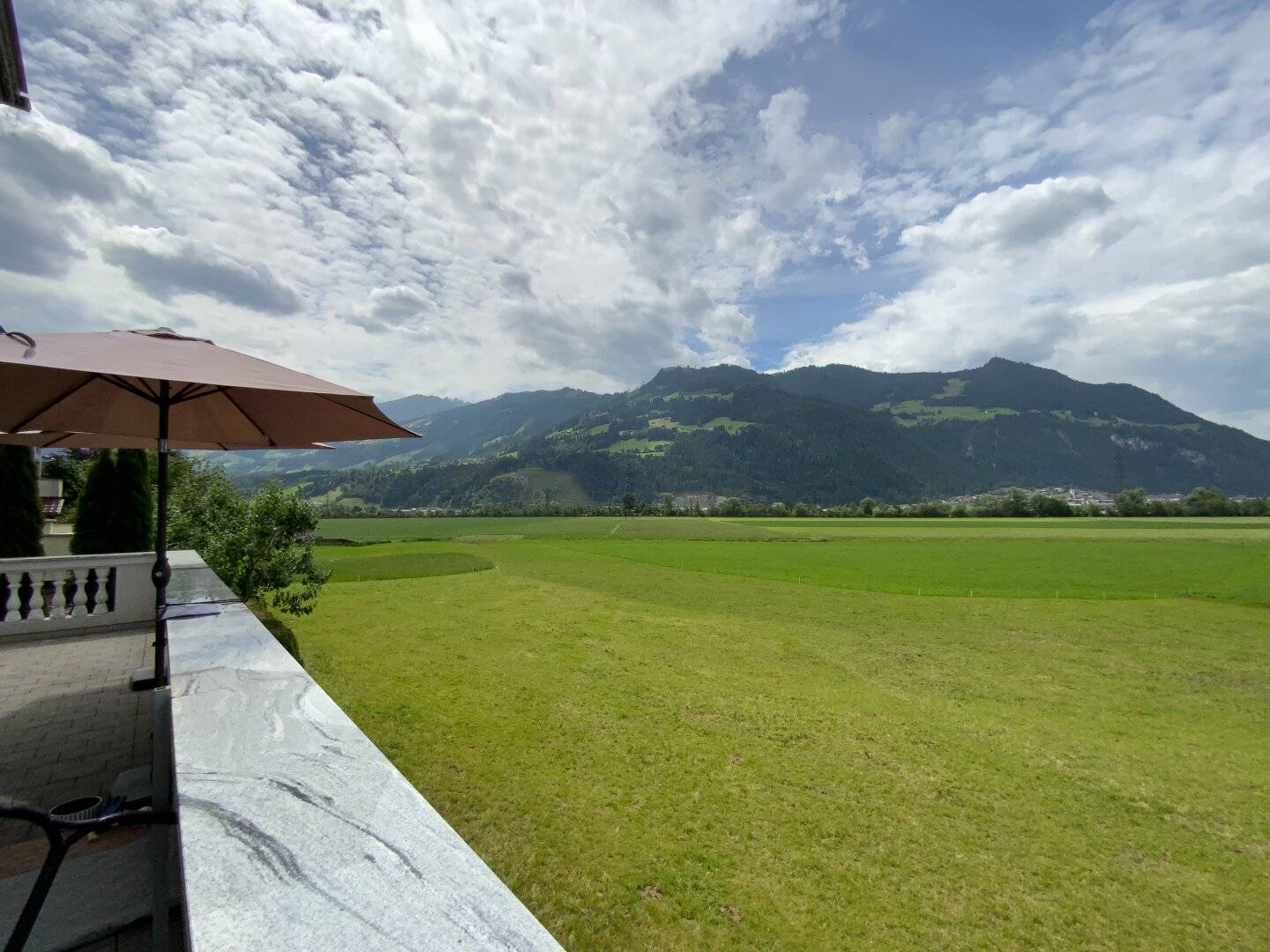 Einfamilienhaus mit Einliegerwohnung in Sonnen-Aussichtslage-vorderes Zillertal