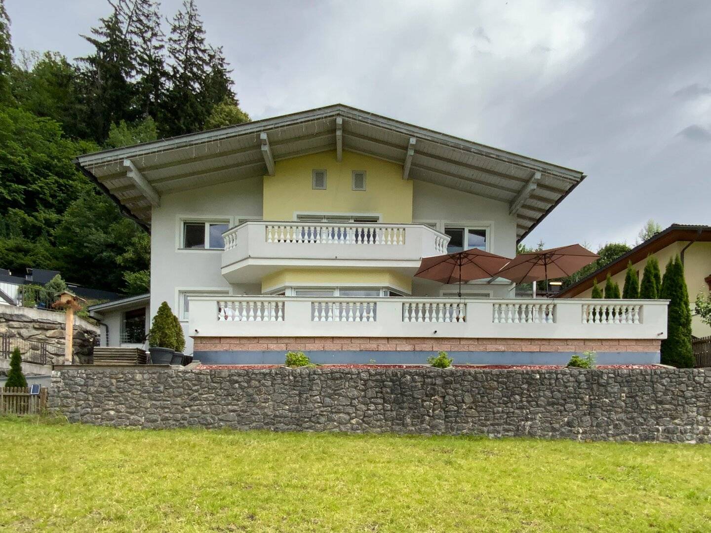 Einfamilienhaus mit Einliegerwohnung in Sonnen-Aussichtslage-vorderes Zillertal