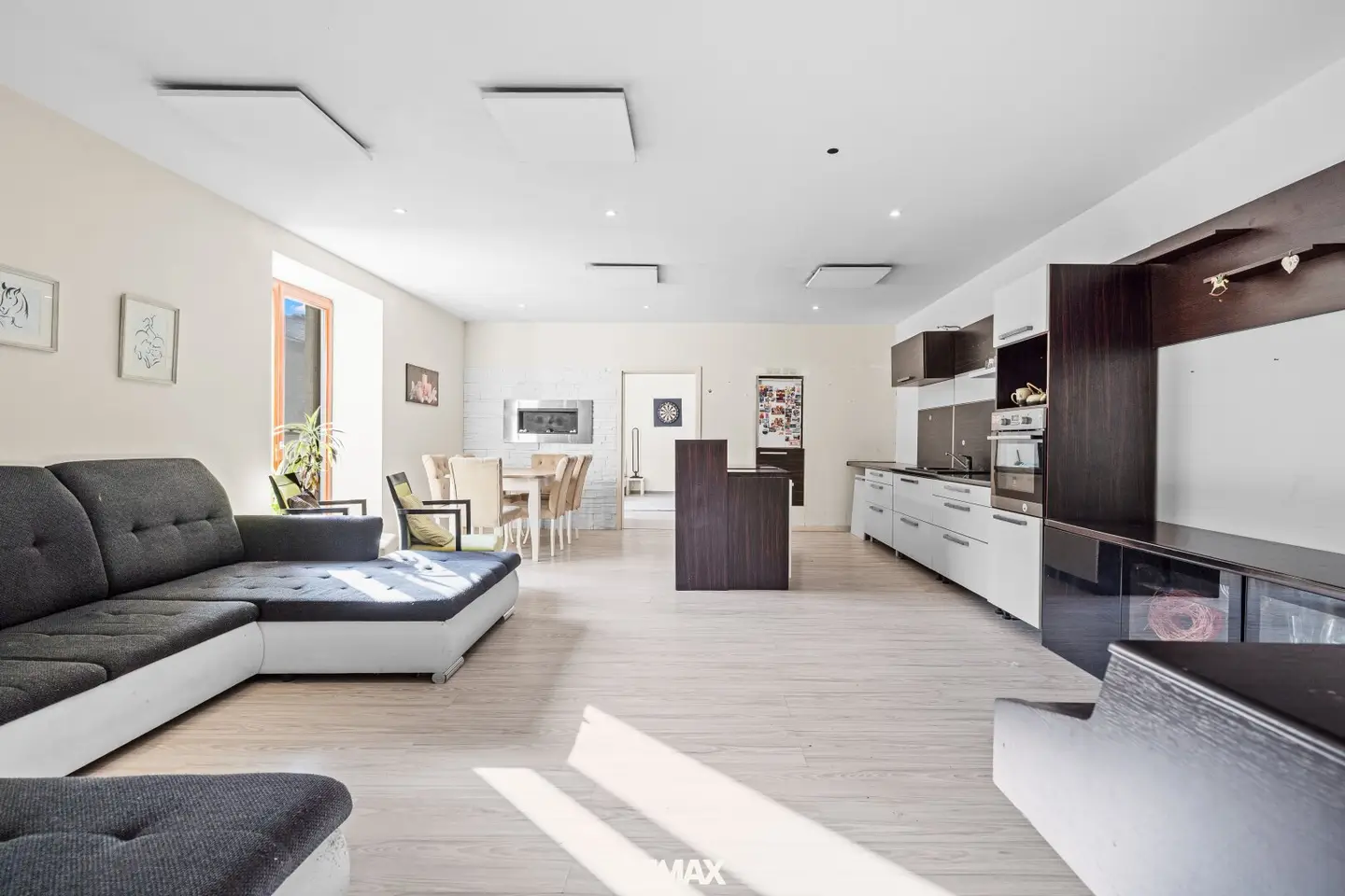 Large multi-family house in Kittsee: 3 residential units for only €1,300 per m²