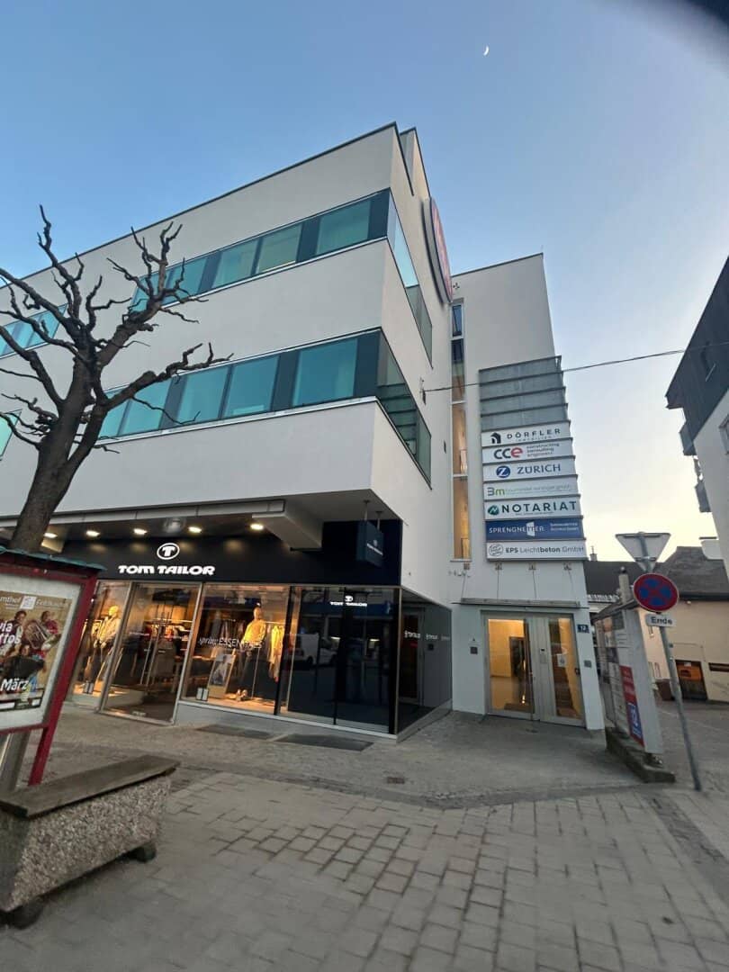 Modernes helles Büro 173 m² mit Lagerraum und Aufzug, Klimaanlage & optional Tiefgarage in Feldkirchen zu vermieten!