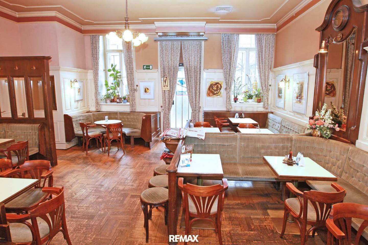 Viennese traditional establishment in the 6th district