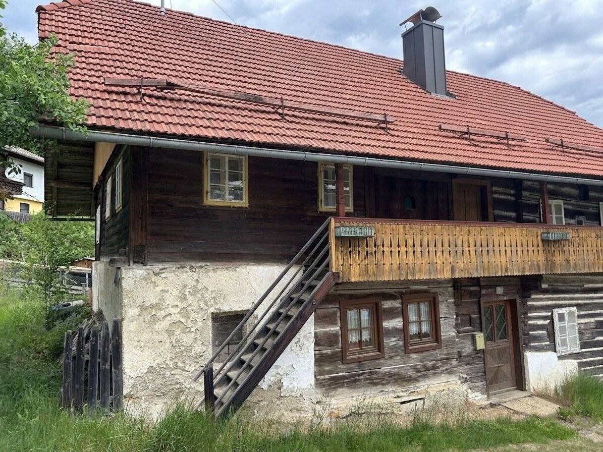 Charming farmhouse in Himmelberg living space 100 m², building plot 563 m² renovation required, € 129,000