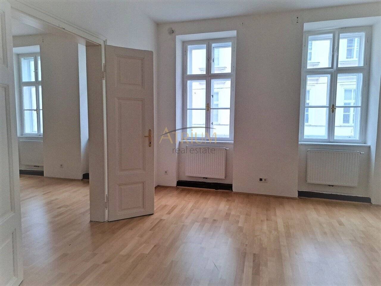 Rent to own model with binding purchase: two room apartment with Biedermeier charm in a fully renovated Biedermeier house