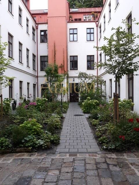 Rent to own model with binding purchase: two room apartment with Biedermeier charm in a fully renovated Biedermeier house
