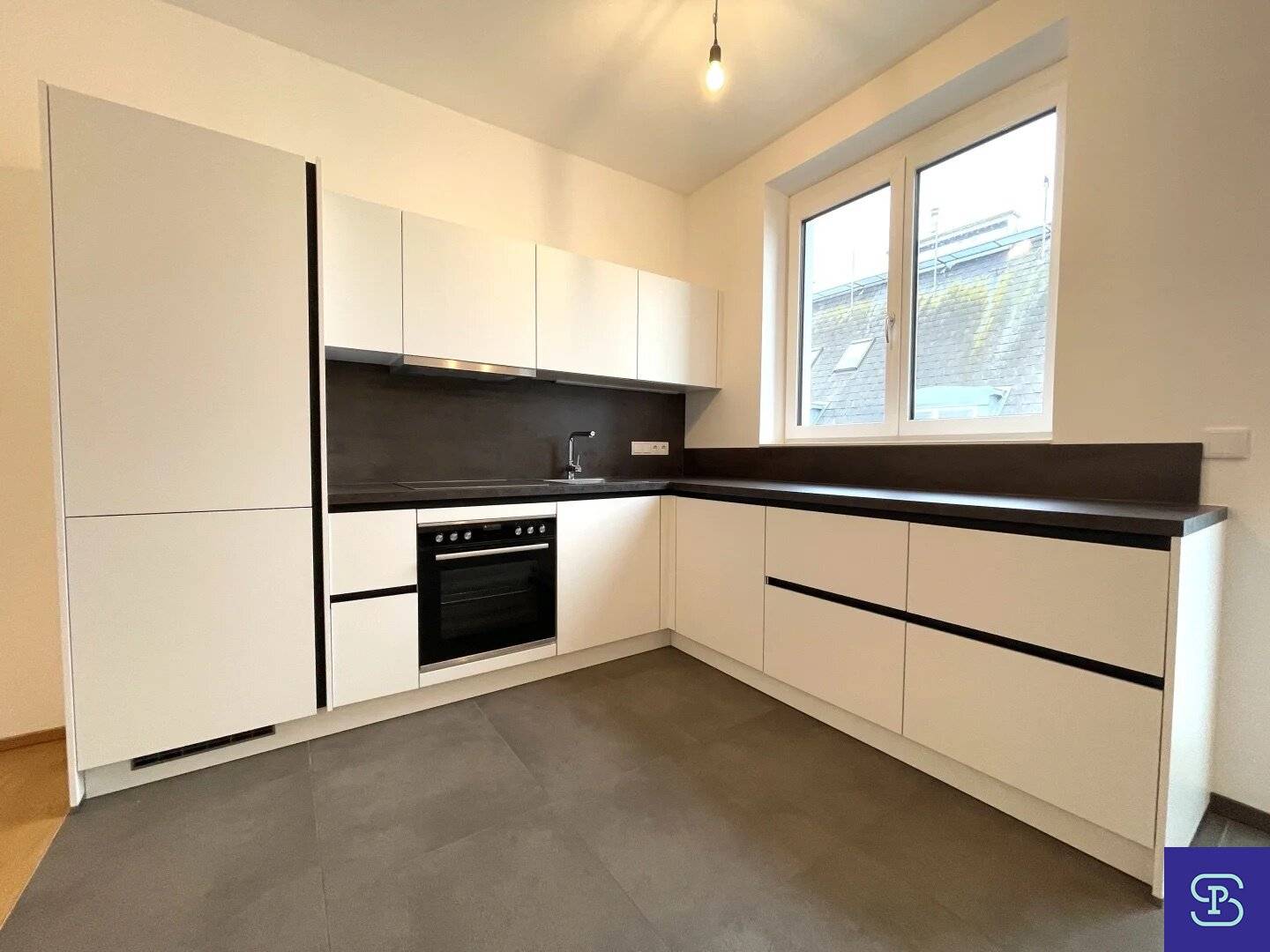 Sommer-Aktion: Helle 68m² DG-Wohnung mit Lift und optionalem Balkon Nahe U4 Pilgramgasse - 1050 Wien