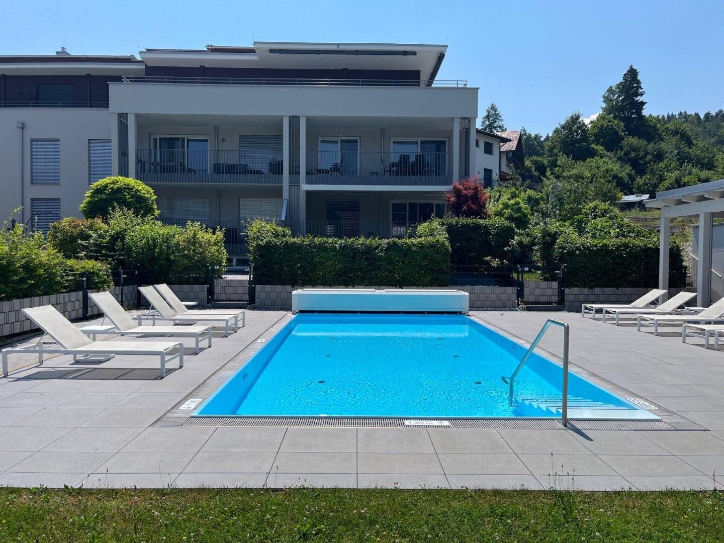 Exklusive Gartenresidenz am Wörthersee | Direkter Poolzugang & private Badekabine am See