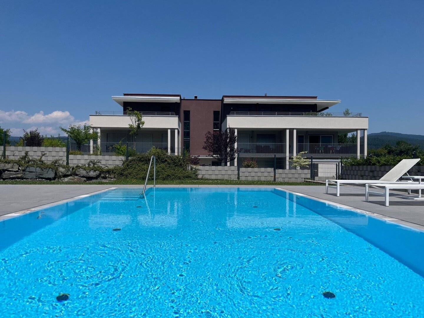 Exklusive Gartenresidenz am Wörthersee | Direkter Poolzugang & private Badekabine am See