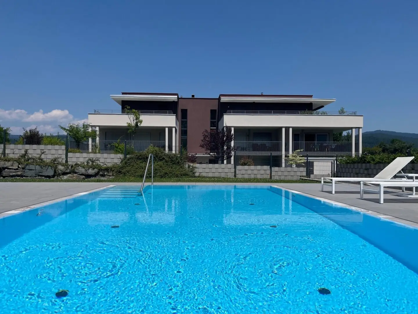 Exklusive Gartenresidenz am Wörthersee | Direkter Poolzugang & private Badekabine am See