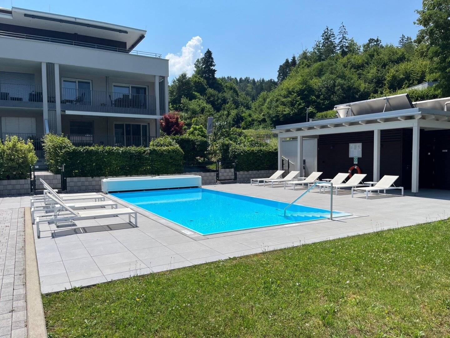 Exklusive Gartenresidenz am Wörthersee | Direkter Poolzugang & private Badekabine am See