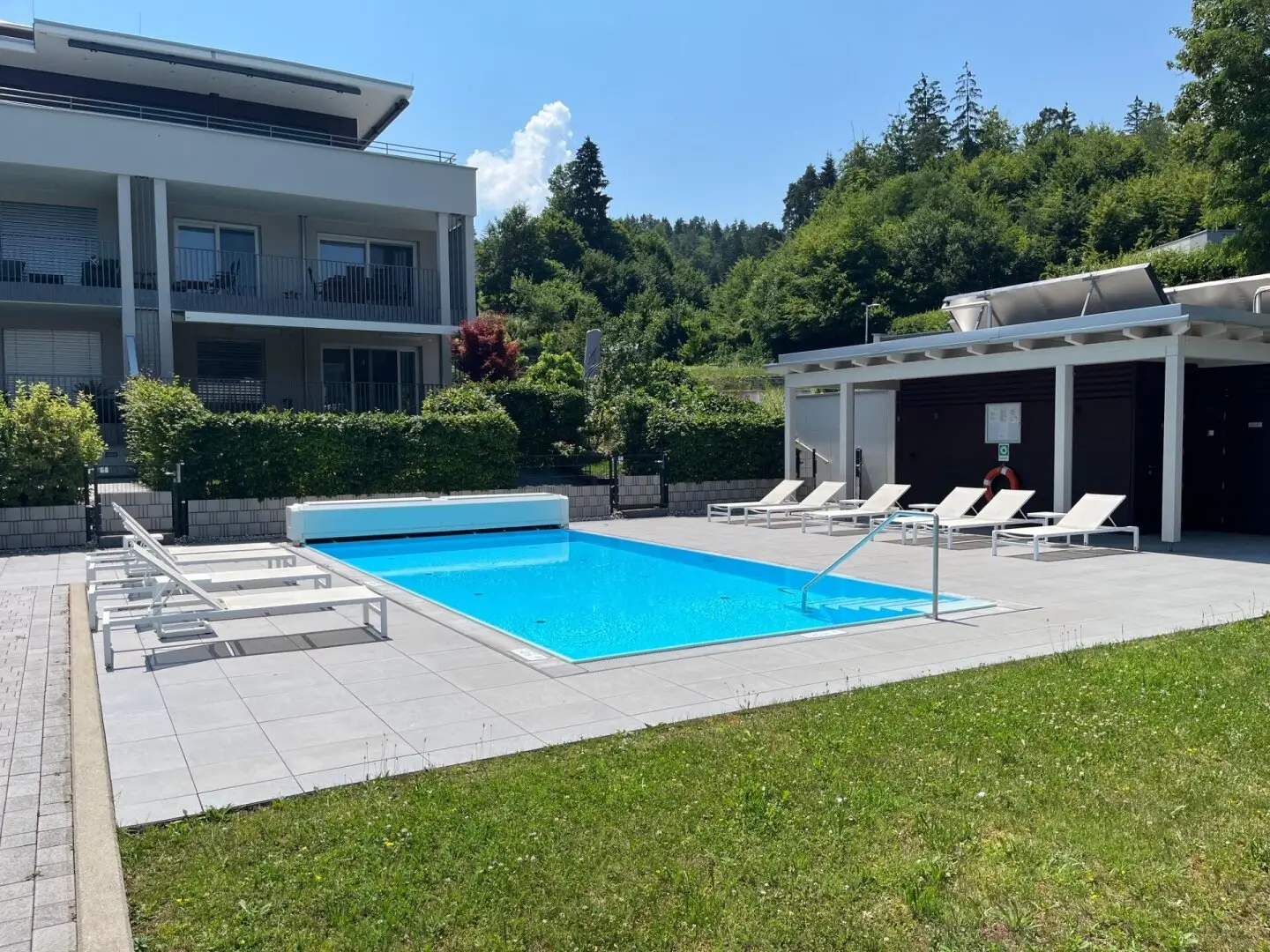 Exklusive Gartenresidenz am Wörthersee | Direkter Poolzugang & private Badekabine am See