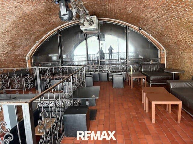 Bar club disco in perfect location near subway station