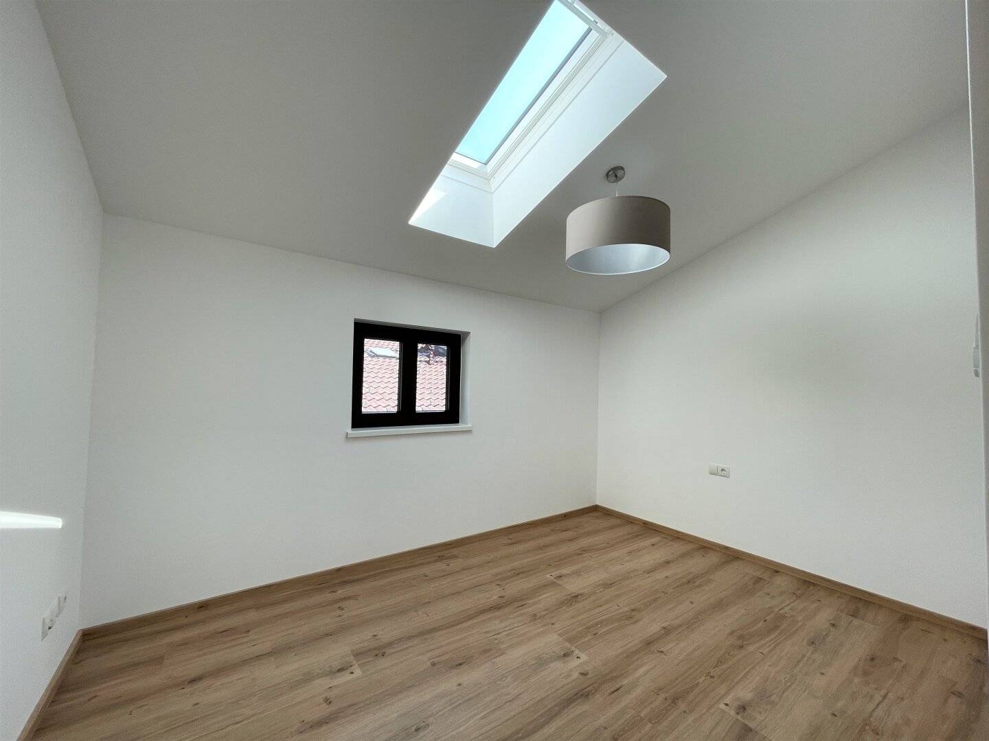 Sofortbezug möglich - Dachgeschoßwohnung- Top 06 -  4 Zimmer, 6130 Schwaz