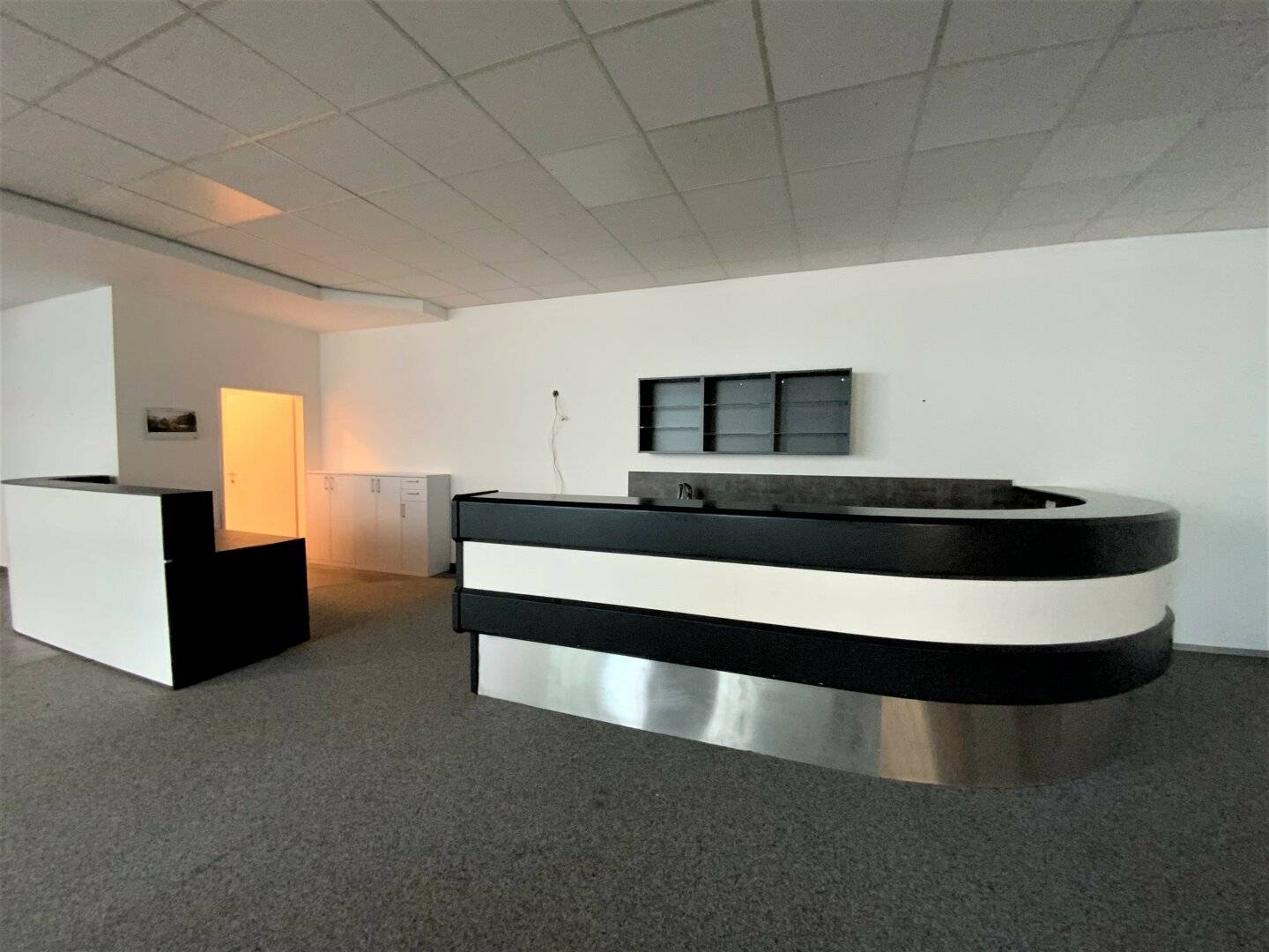 Large warehouse and commercial space in central location near the highway WiesingThat is not ideal, ensure proper names are kept intact so we should fix it to: Large warehouse and commercial space in central location near the highway Wiesing.