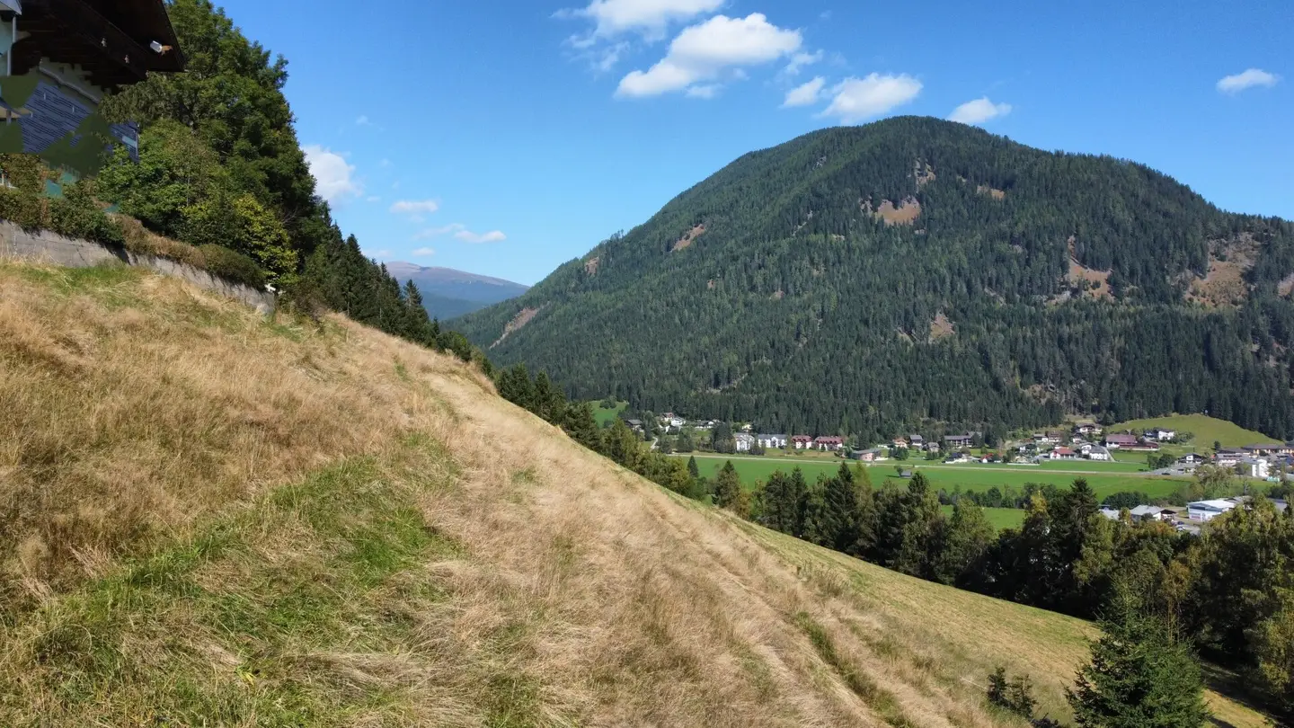 3000 m² Building Plot for Hobby Farmers and Home Builders with Views of Mountains and into the Distance
