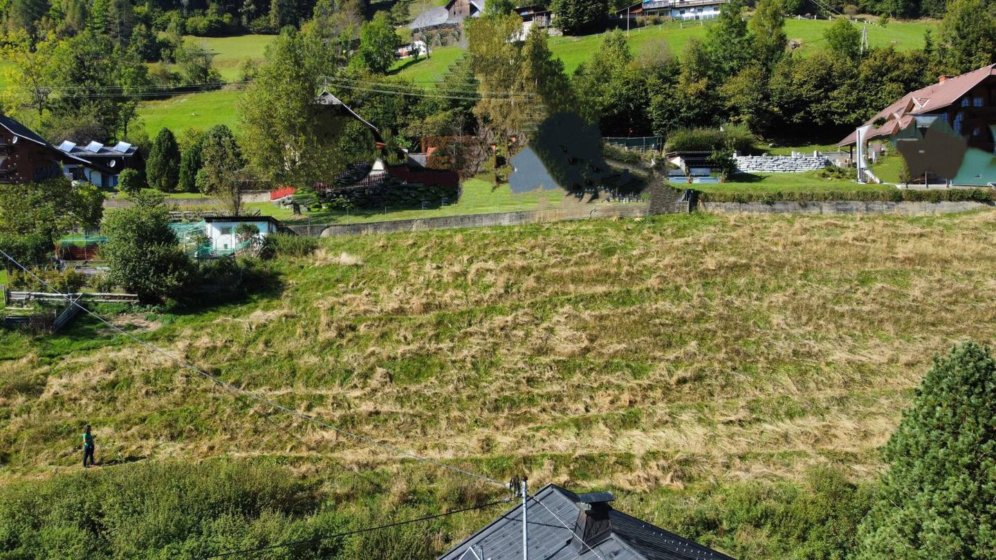 3000 m² Baugrundstück für Hobby Landwirte und Häuselbauer mit Blick auf Berge und in die Ferne.