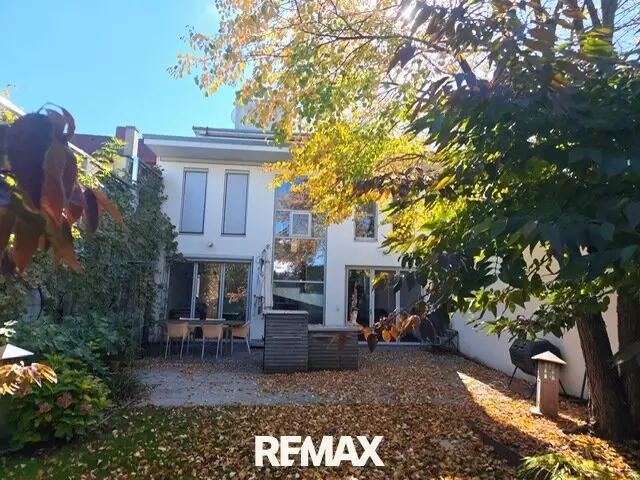 Modern one and two family house also suitable as practice or office with elevator in 2100 Stetten barrier free,
