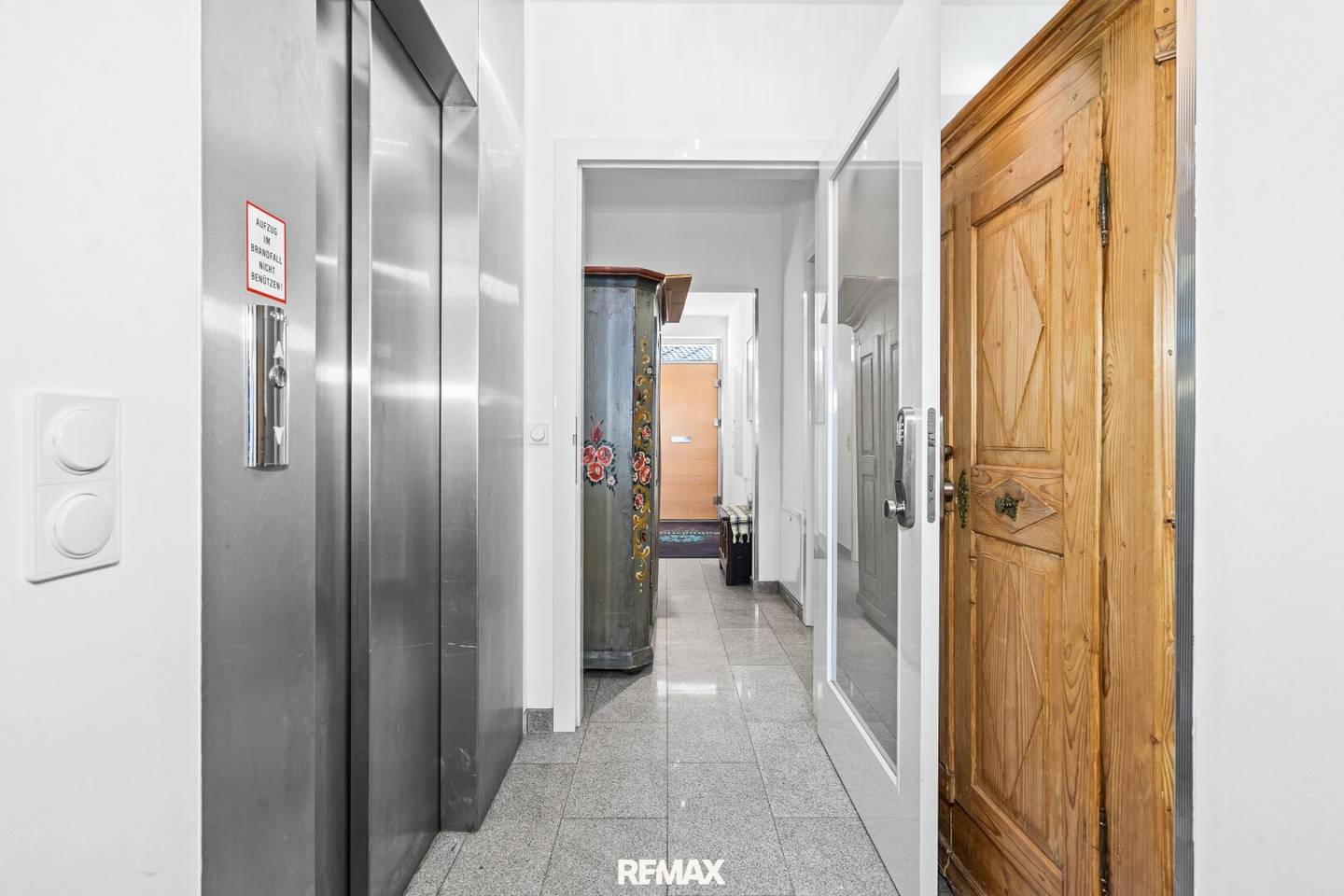 Modernes Ein-/Zweifamilienhaus auch als Praxis/Kanzlei mit Aufzug in 2100 Stetten - Barrierefrei!