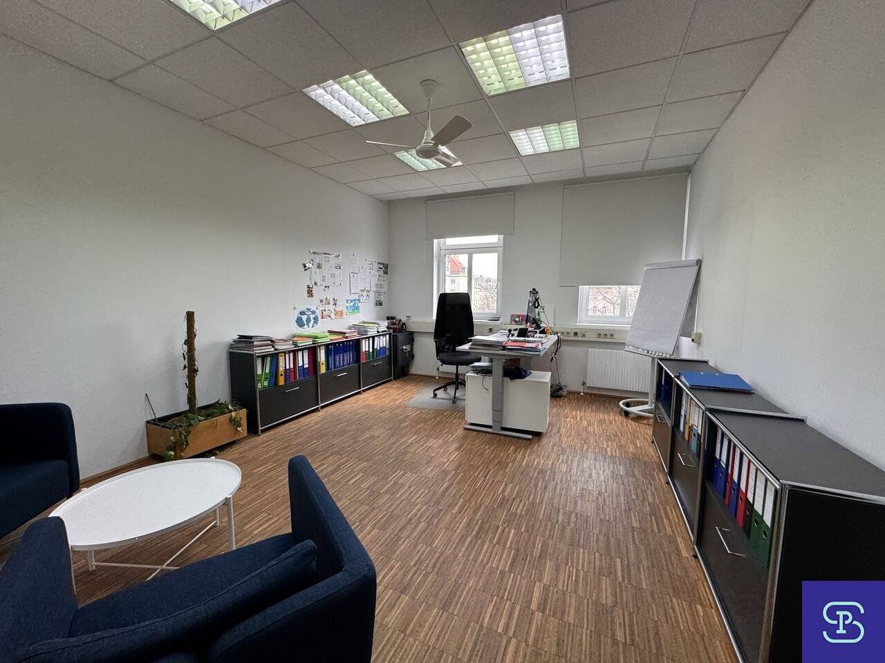 Unlimited-term 556 m² office space and 221 m² basement at Humboldtplatz - 1100 Wien