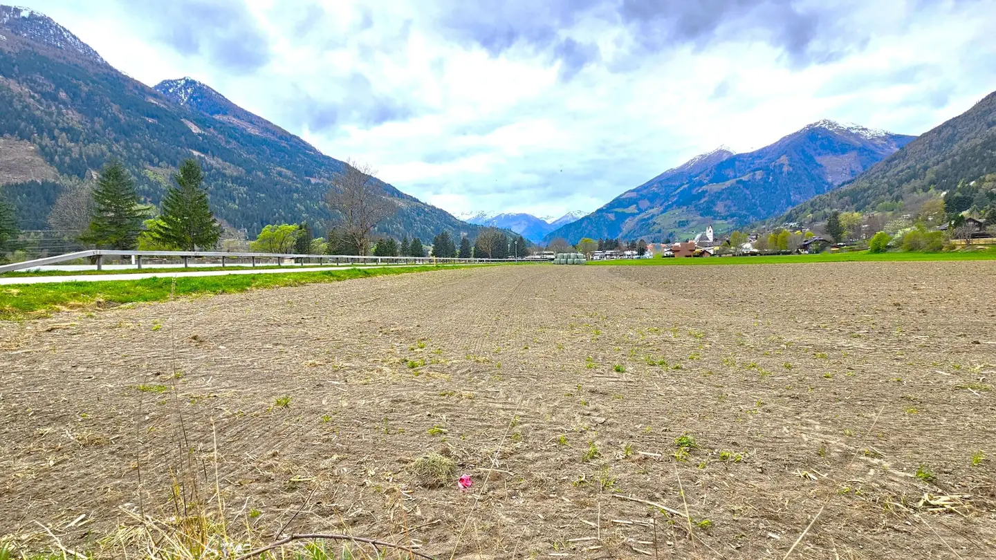 3.370 m² plot in Obervellach with breathtaking mountain views