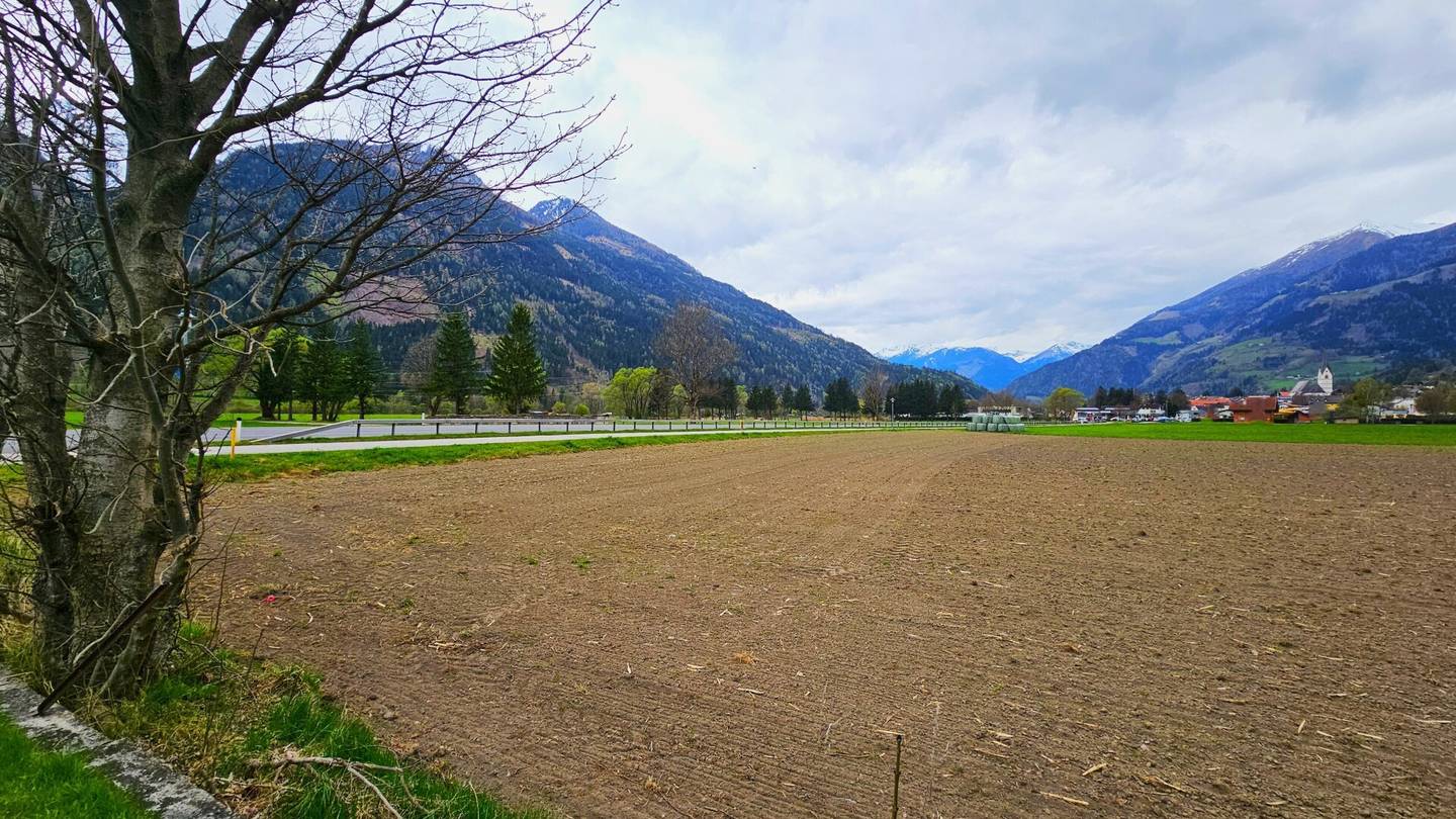 3.370 m² plot in Obervellach with breathtaking mountain views