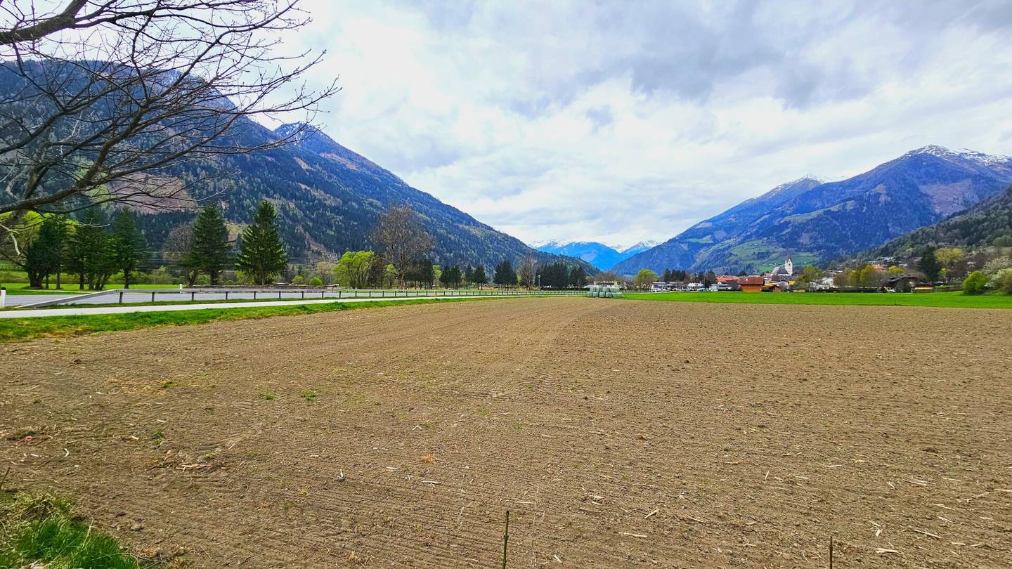 3.370 m² plot in Obervellach with breathtaking mountain views