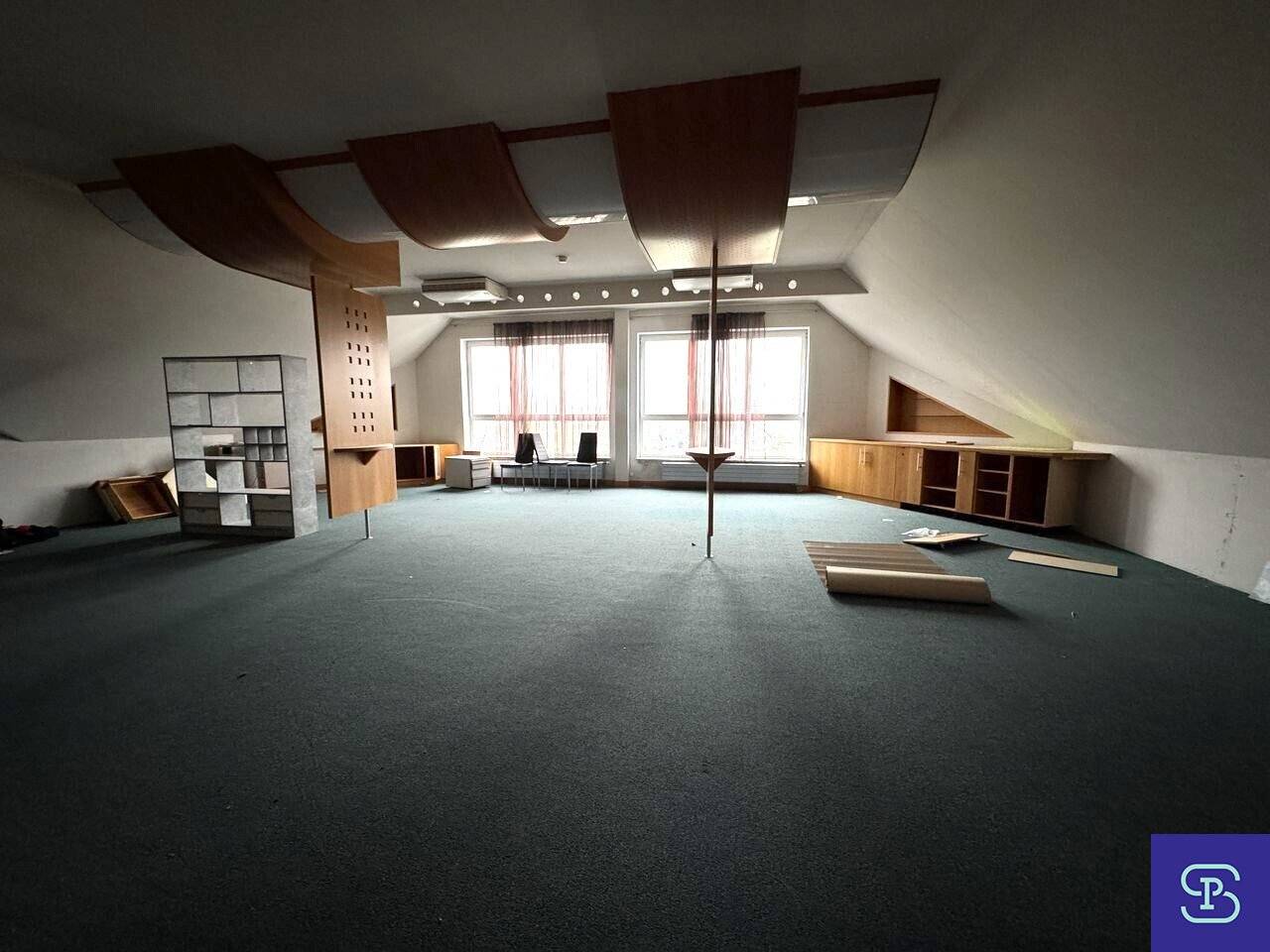 Affordable 101 m² office unit with central heating near Rautenweg, 1220 Vienna