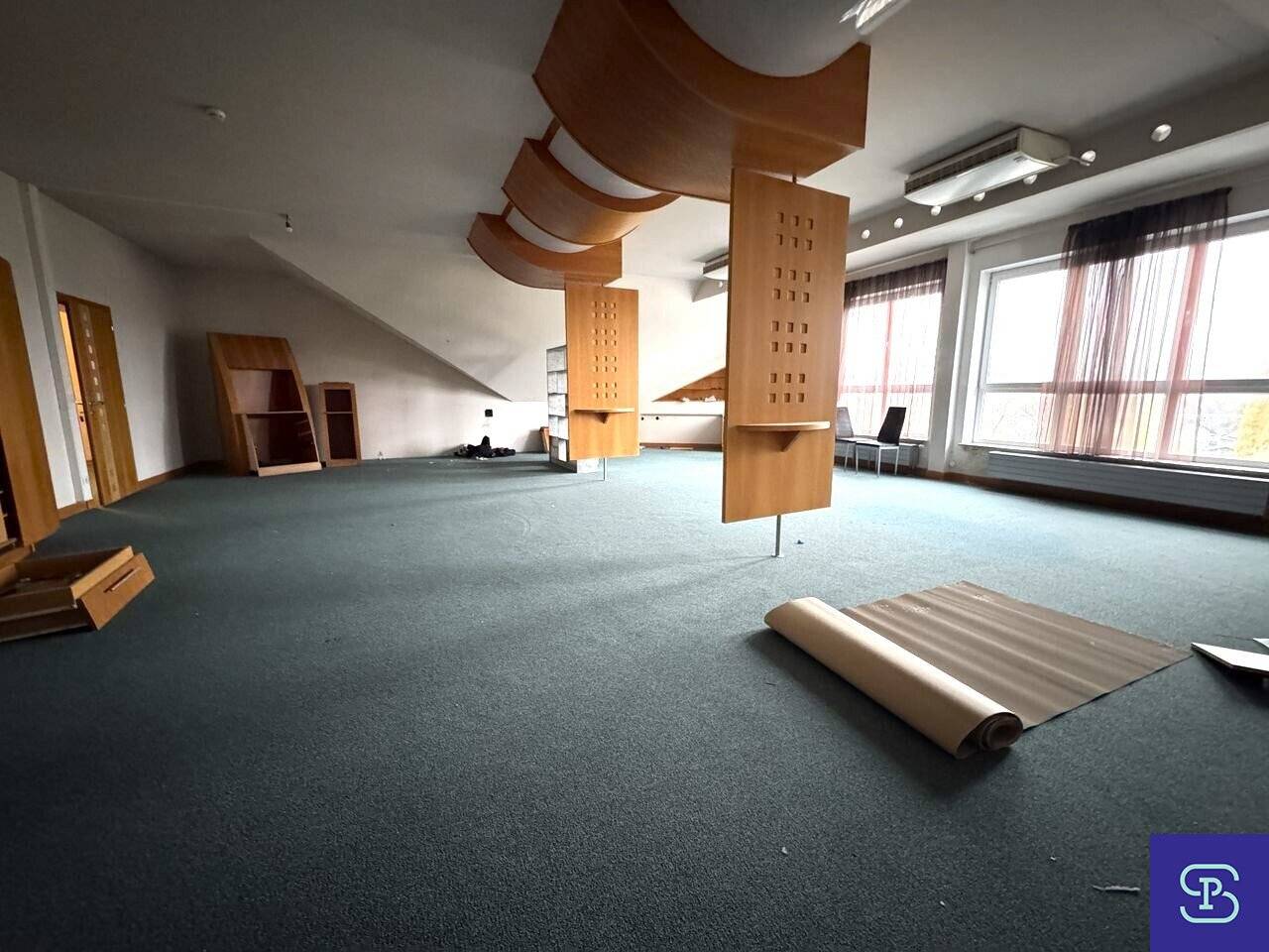 Affordable 101 m² office unit with central heating near Rautenweg, 1220 Vienna