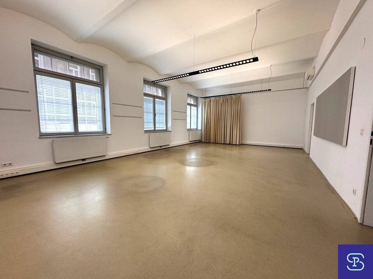 Representative 162 m² Commercial Loft with Air Conditioning and District Heating in a Prime Location 1060 Vienna
