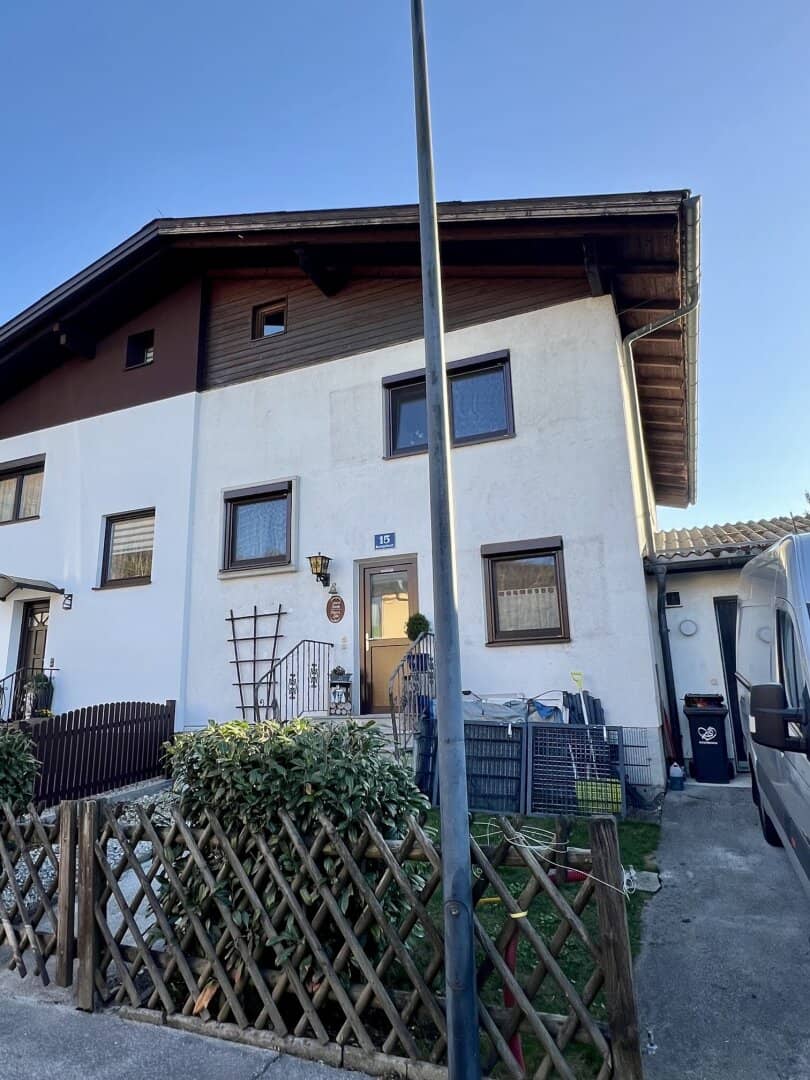 Doppelhaushälfte mit Garage und Garten