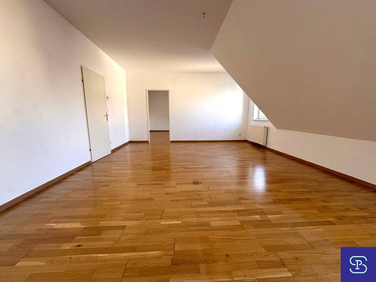 Commission-free: Permanent 99 m² attic apartment with 3 rooms near U1
v?0?  (Note: This line is placeholder)