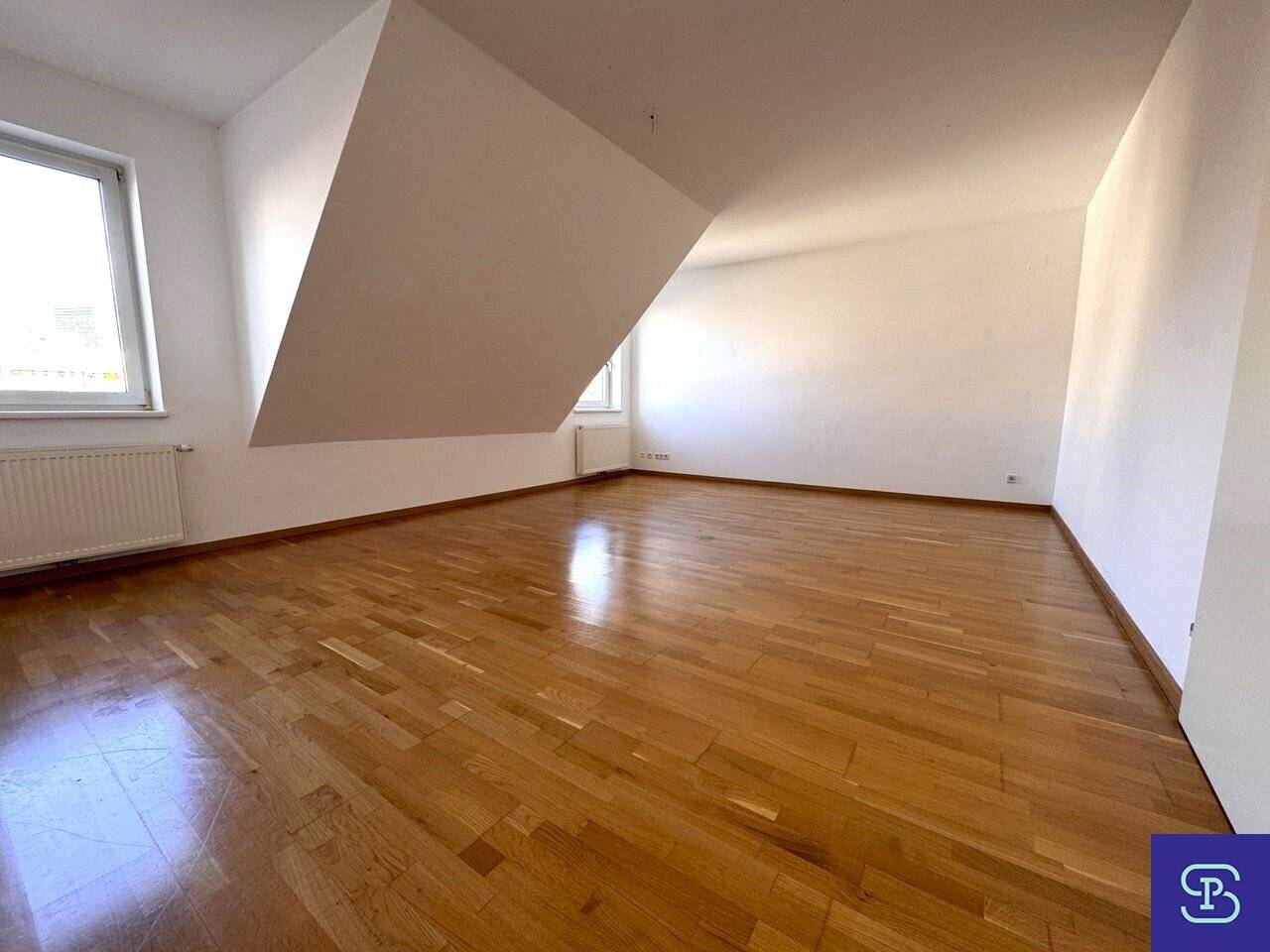 Commission-free: Permanent 99 m² attic apartment with 3 rooms near U1
v?0?  (Note: This line is placeholder)