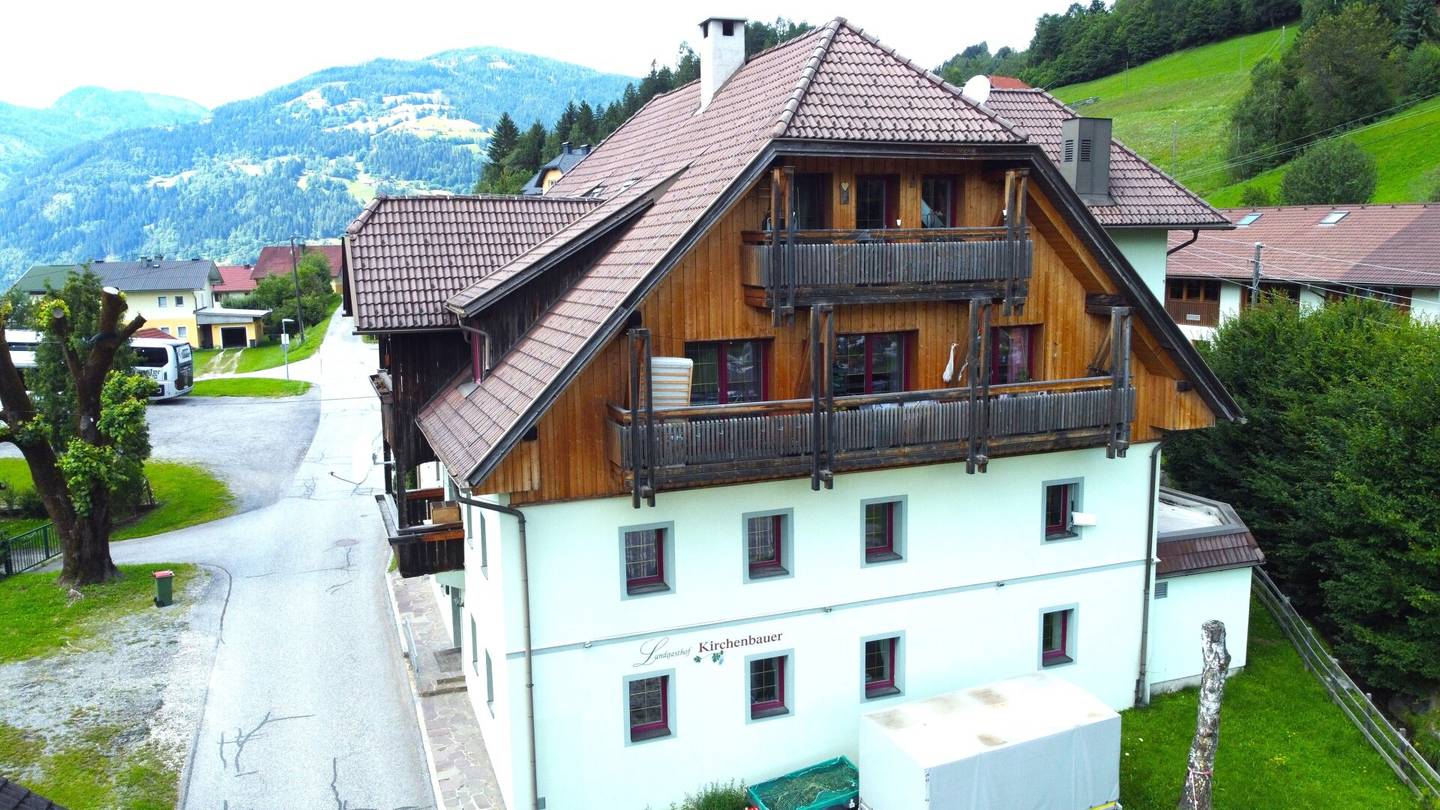 Attractive business opportunity: Leasing of a complete house with 7 holiday apartments and 1 restaurant