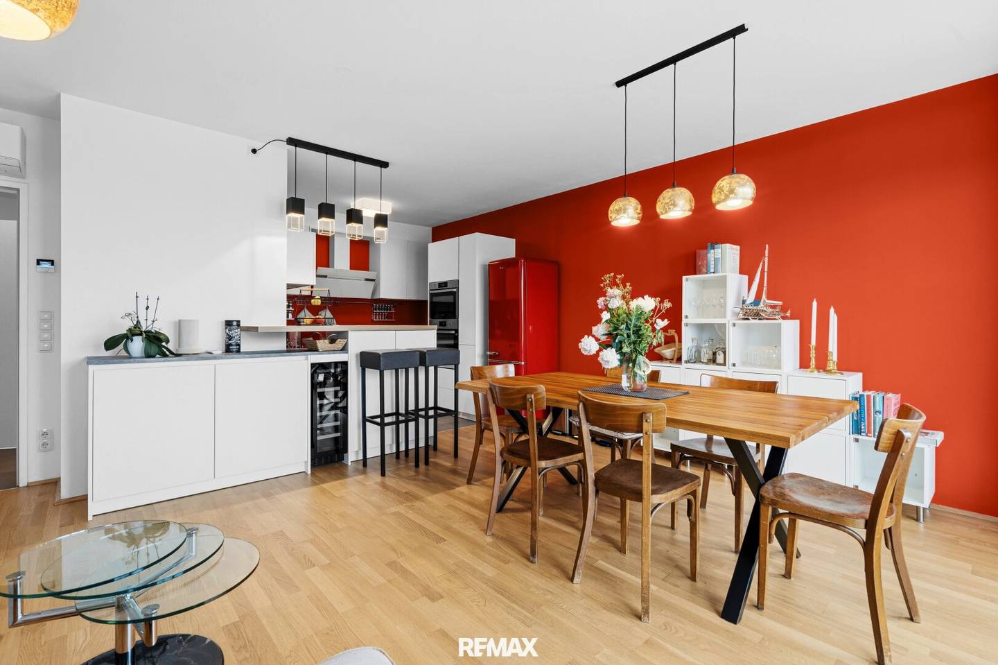 Moderne 3-Zimmer-Gartenwohnung mit 2 Terrassen, 2 Gärten & 2 Parkplätzen