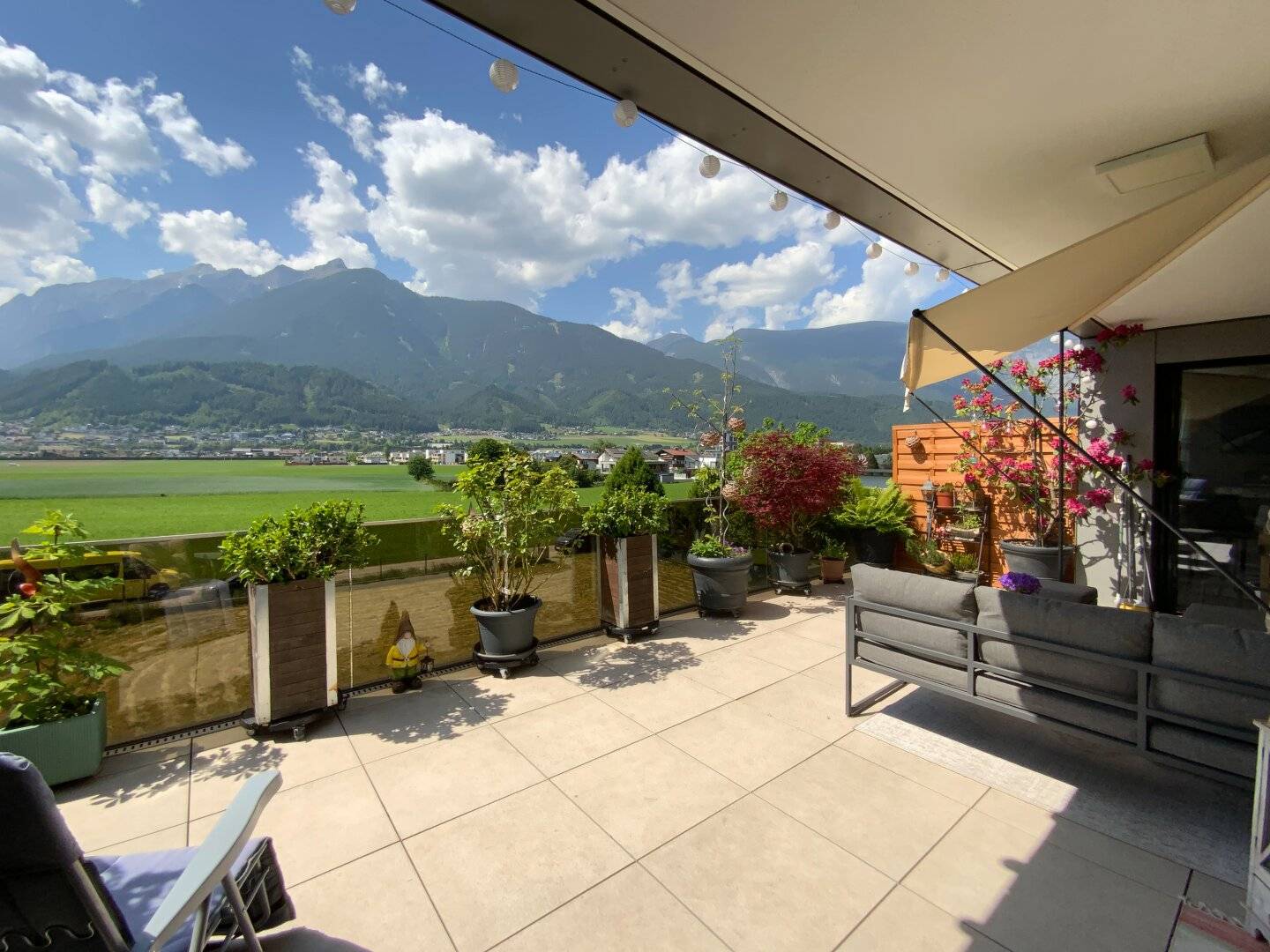 Rent very spacious 4 room penthouse apartment with roof terrace, loggia and two underground garage spaces 6130 Schwaz