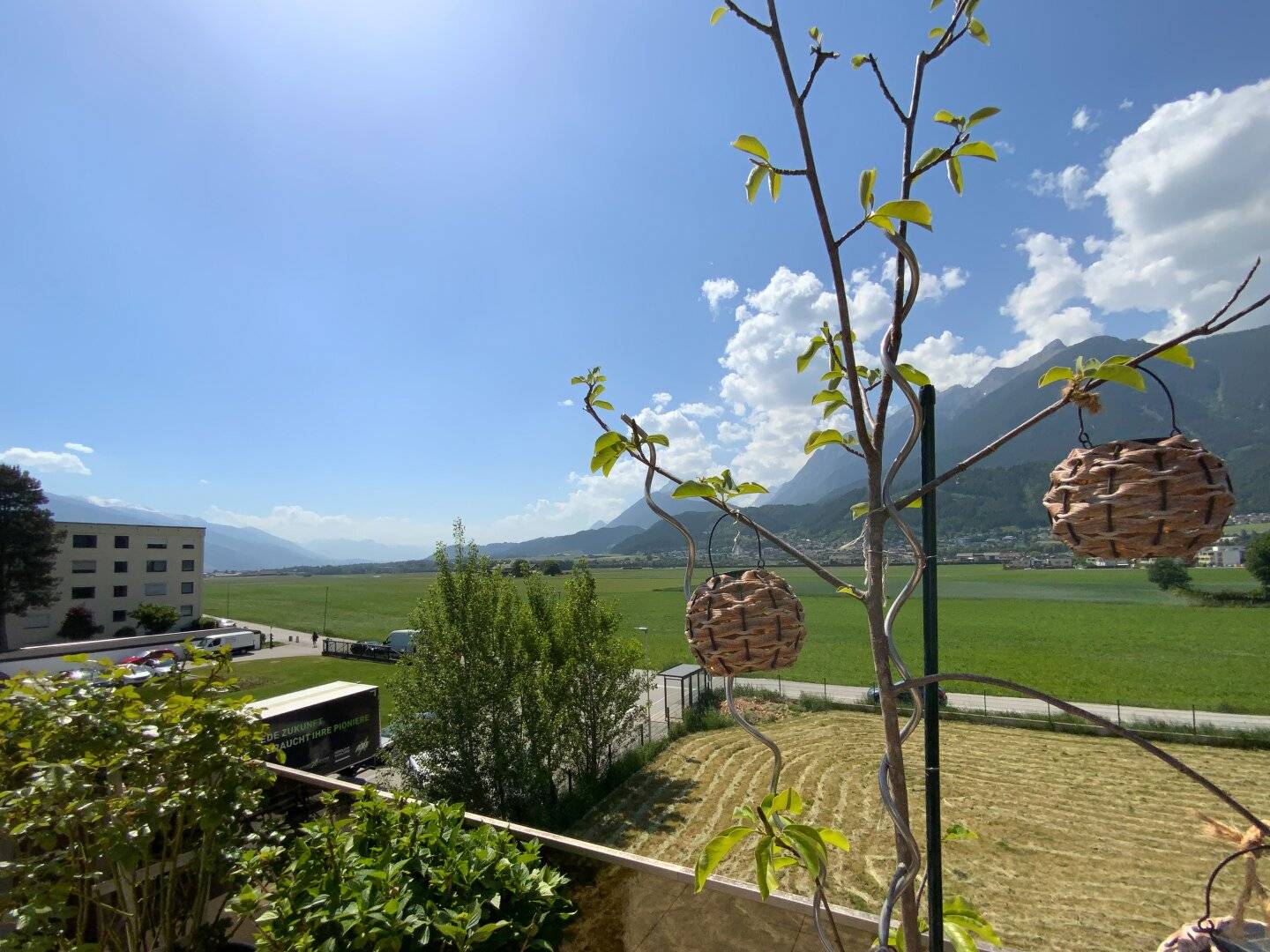 Rent very spacious 4 room penthouse apartment with roof terrace, loggia and two underground garage spaces 6130 Schwaz