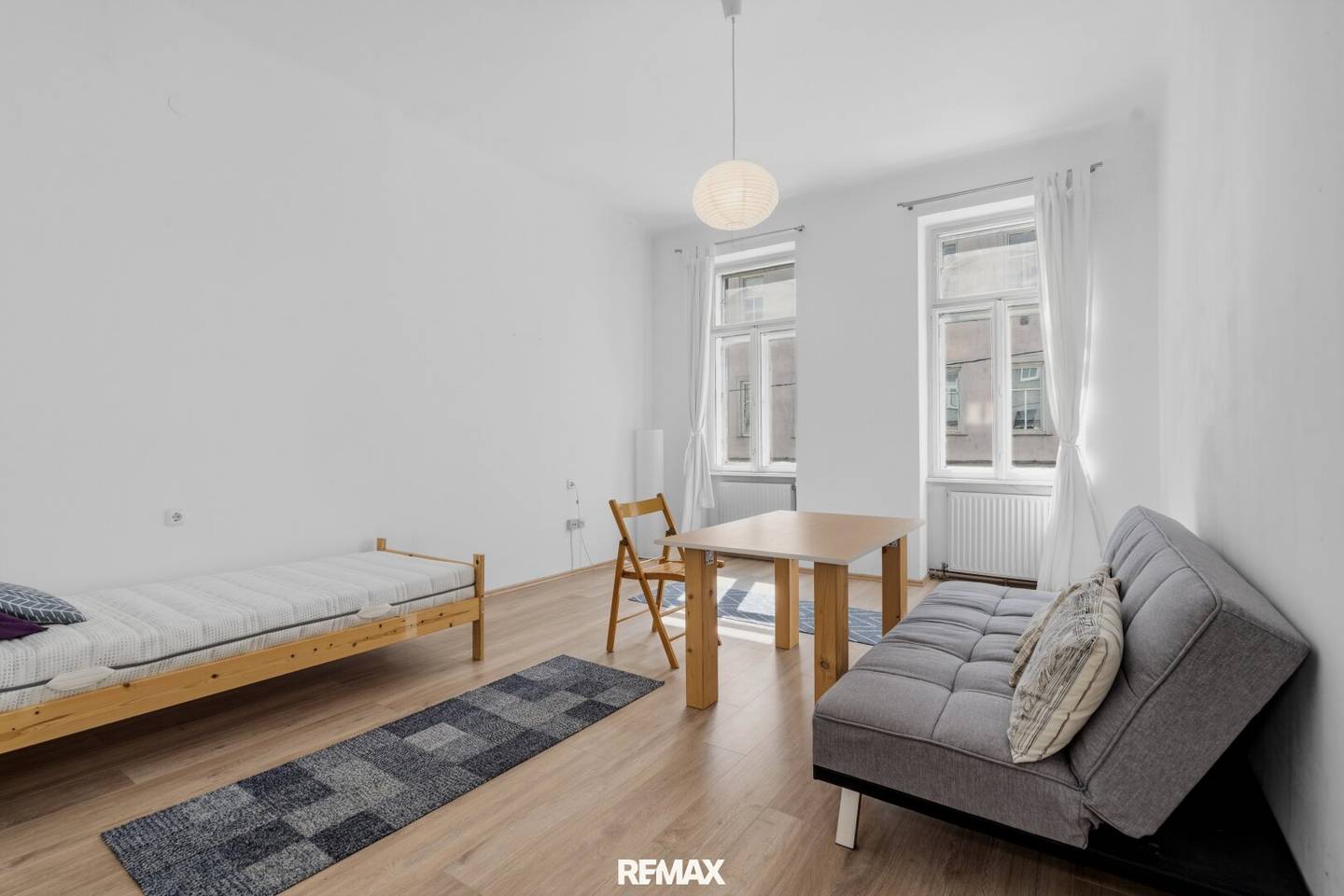 Charming old building apartment in a quiet location near Schönbrunn, bright, friendly and perfectly connected,