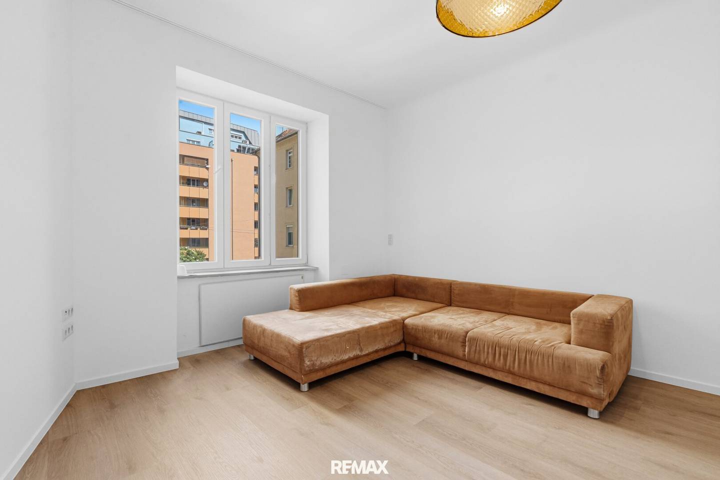 Stylish owner-occupied property: freshly renovated studio apartment with design freedom