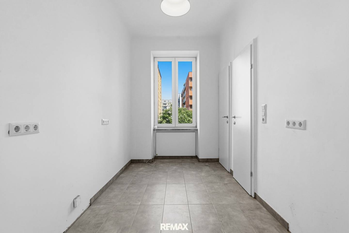 Stylish owner-occupied property: freshly renovated studio apartment with design freedom