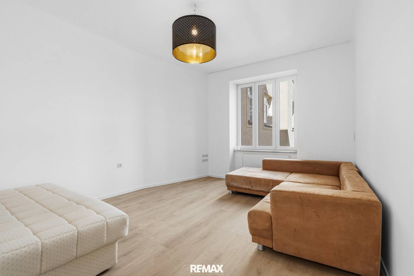 Stylish owner-occupied property: freshly renovated studio apartment with design freedom