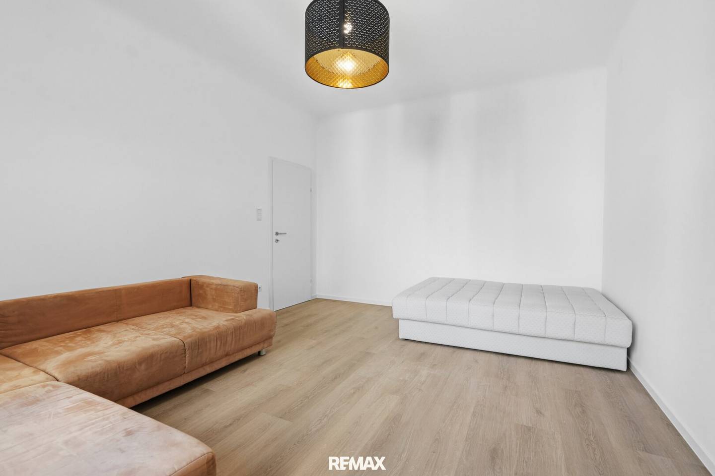 Stylish owner-occupied property: freshly renovated studio apartment with design freedom
