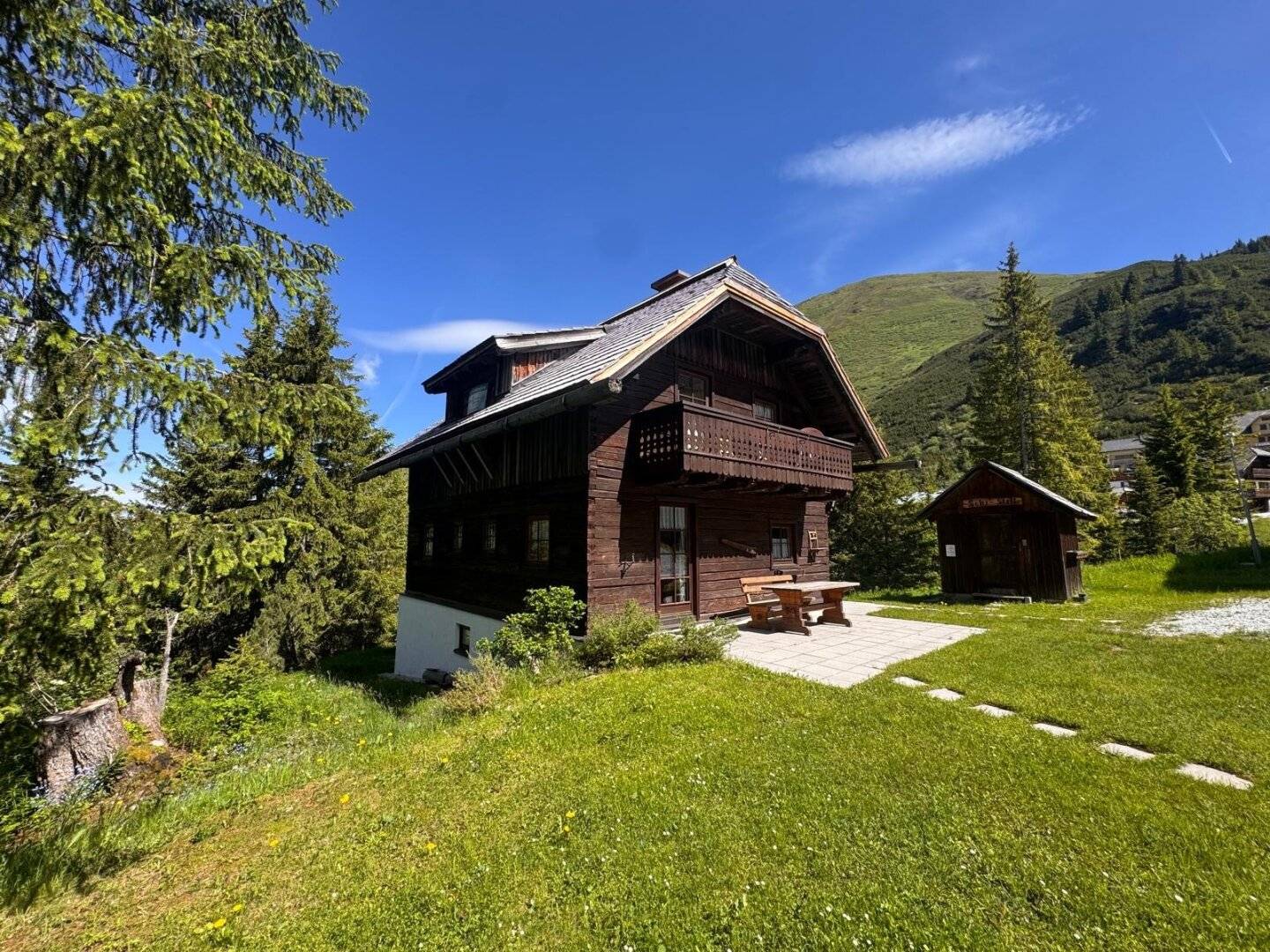 Charmantes Haus mit 5 Appartements, Skistall und Kellerräume