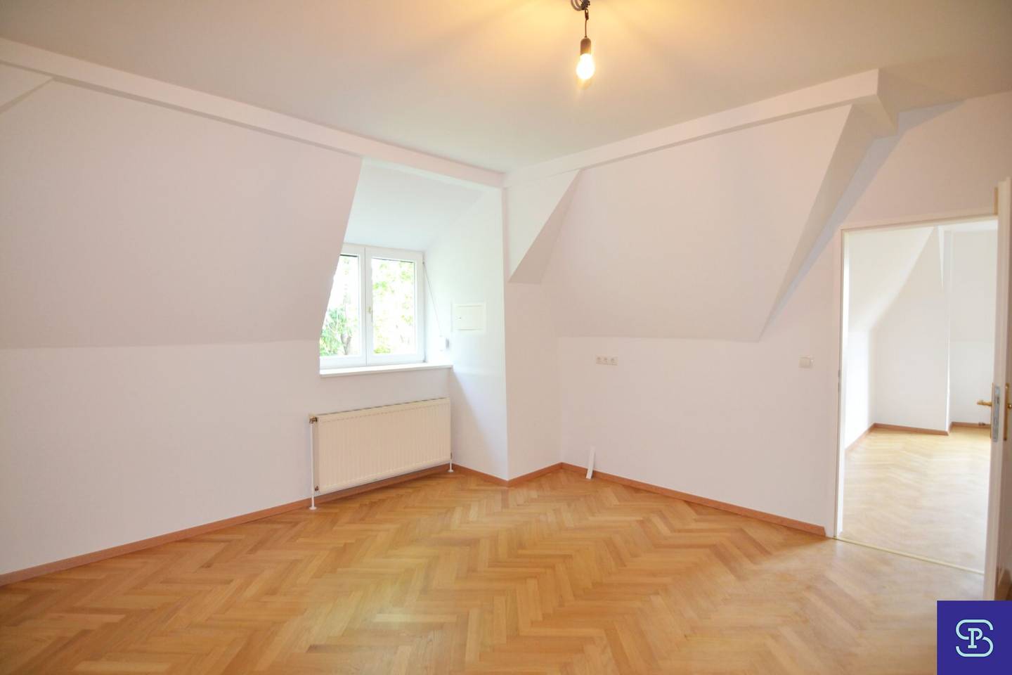 Renovated 109 m² attic apartment with gallery near Lainzer Tiergarten 1130 Wien