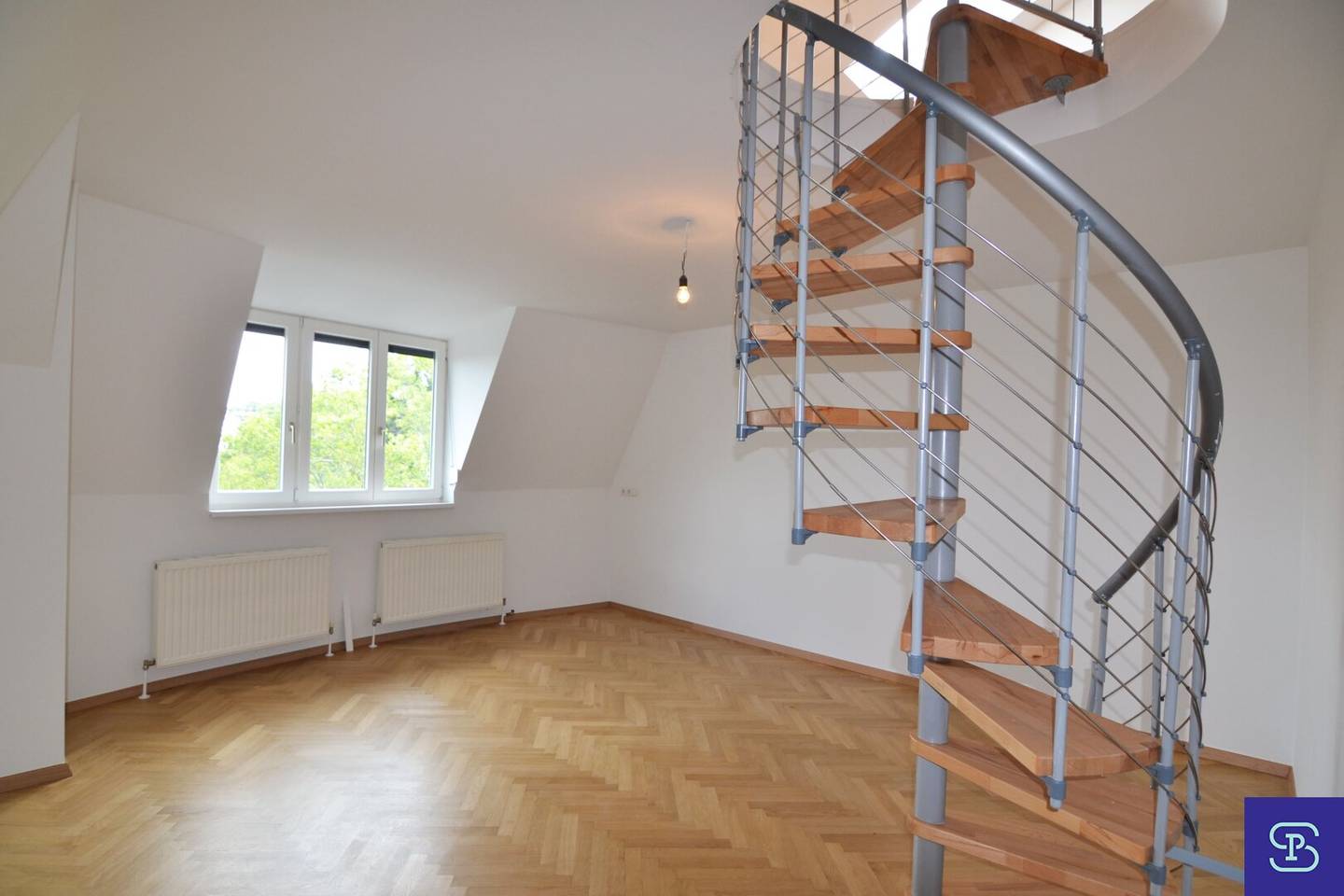 Renovated 109 m² attic apartment with gallery near Lainzer Tiergarten 1130 Wien