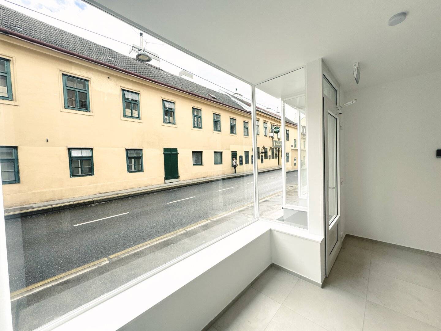 Modernes Geschäftslokal in 1130 Wien: Erstbezug, 35m², Fußbodenheizung, Top Lage!