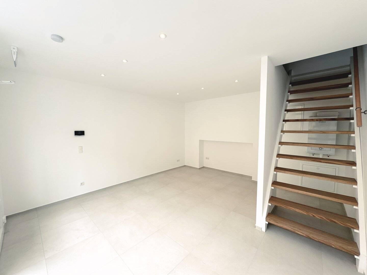Modernes Geschäftslokal in 1130 Wien: Erstbezug, 35m², Fußbodenheizung, Top Lage!