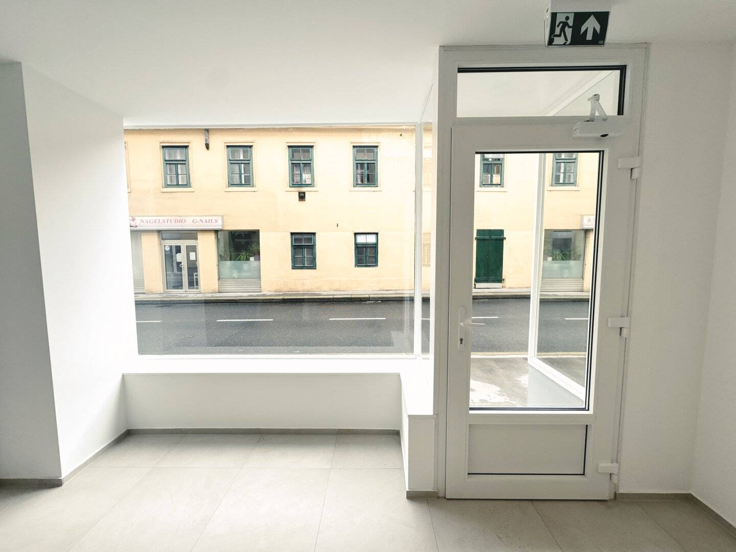 Modernes Geschäftslokal in 1130 Wien: Erstbezug, 35m², Fußbodenheizung, Top Lage!