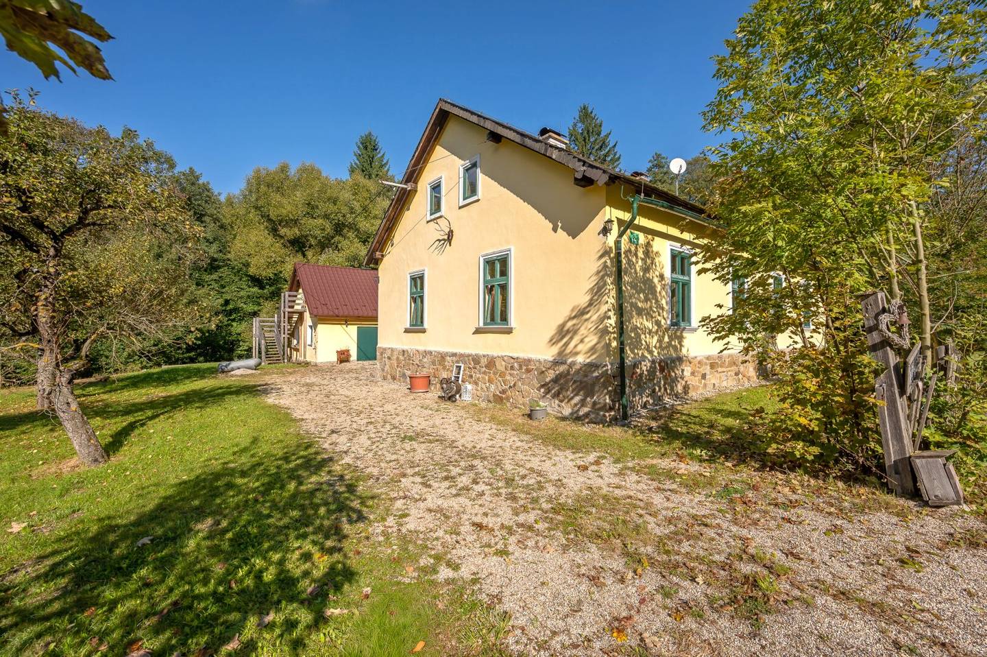 Naturidylle in Klausen-Leopoldsdorf - Charmantes, revitalisiertes Forsthaus auf Pachtgrund